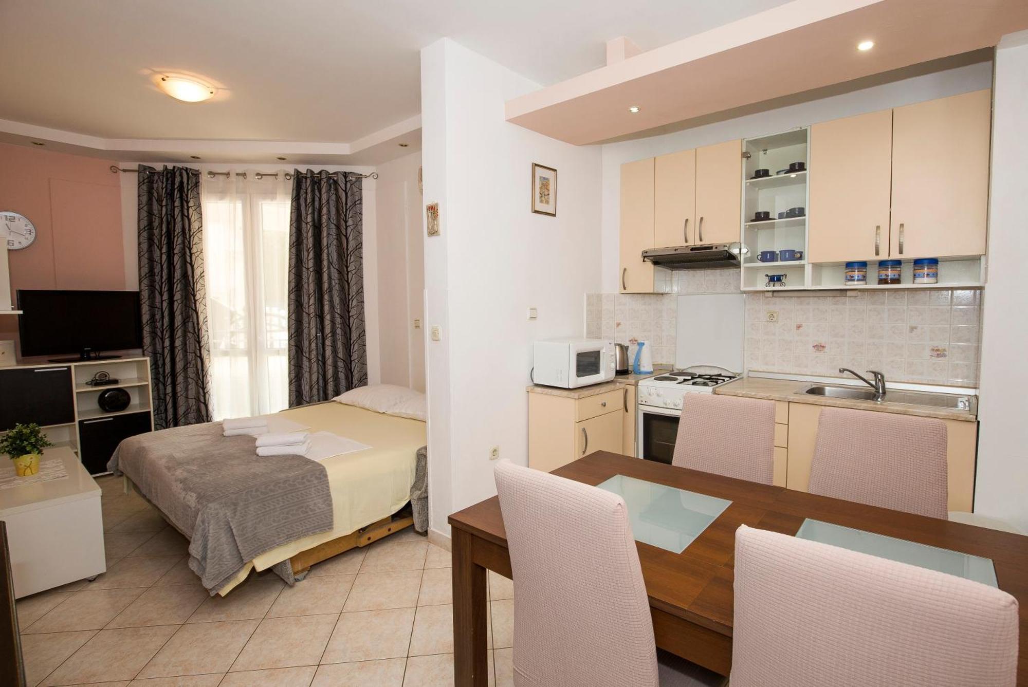 Apartman Roza Omis Luaran gambar