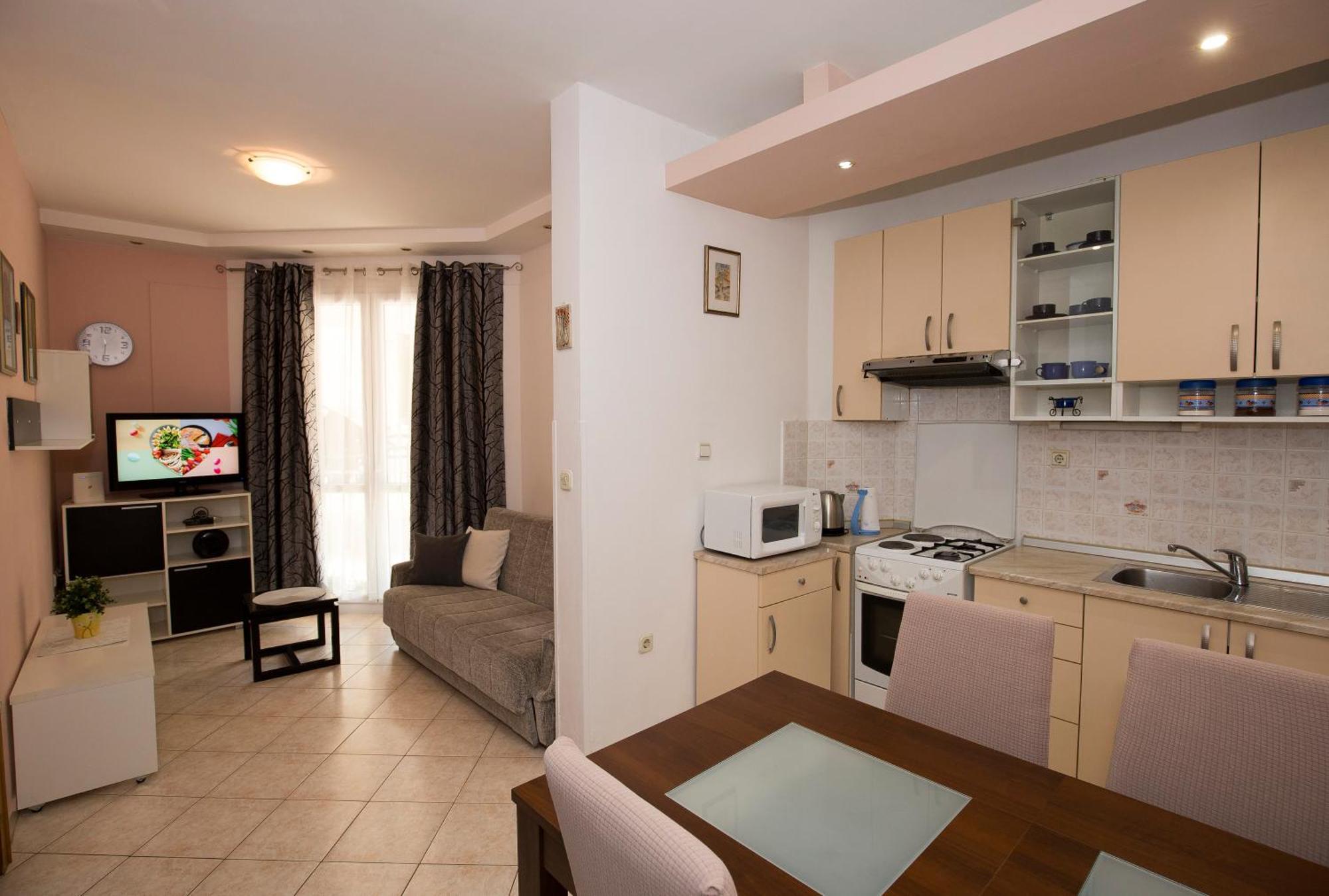 Apartman Roza Omis Luaran gambar