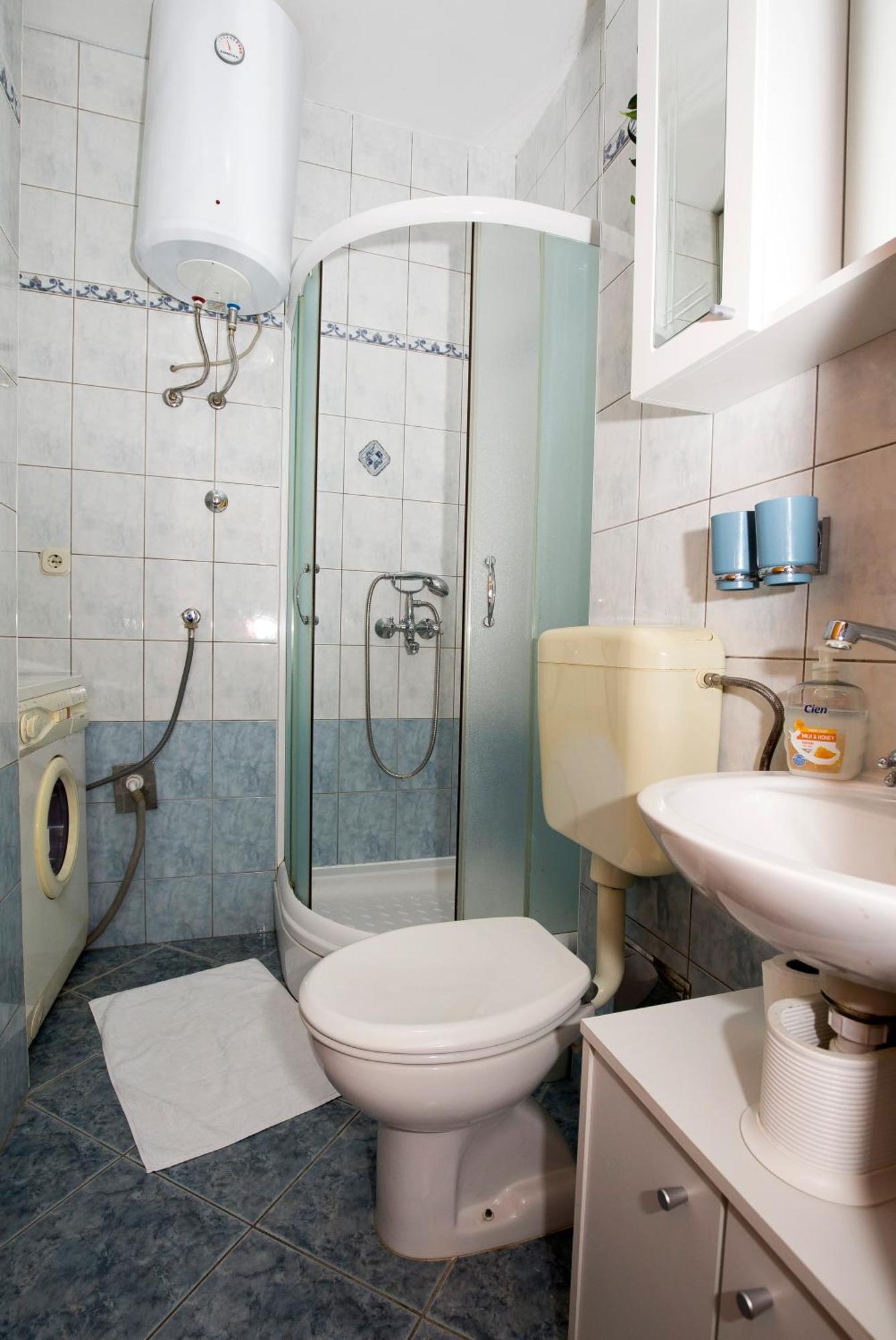 Apartman Roza Omis Luaran gambar